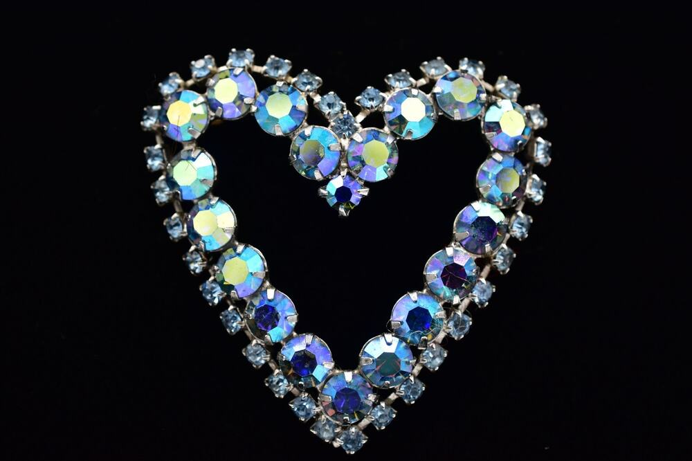 Vintage Crystal Heart Pin Brooch Blue Aurora Borealis Prong Rhinestone 60s BinBI